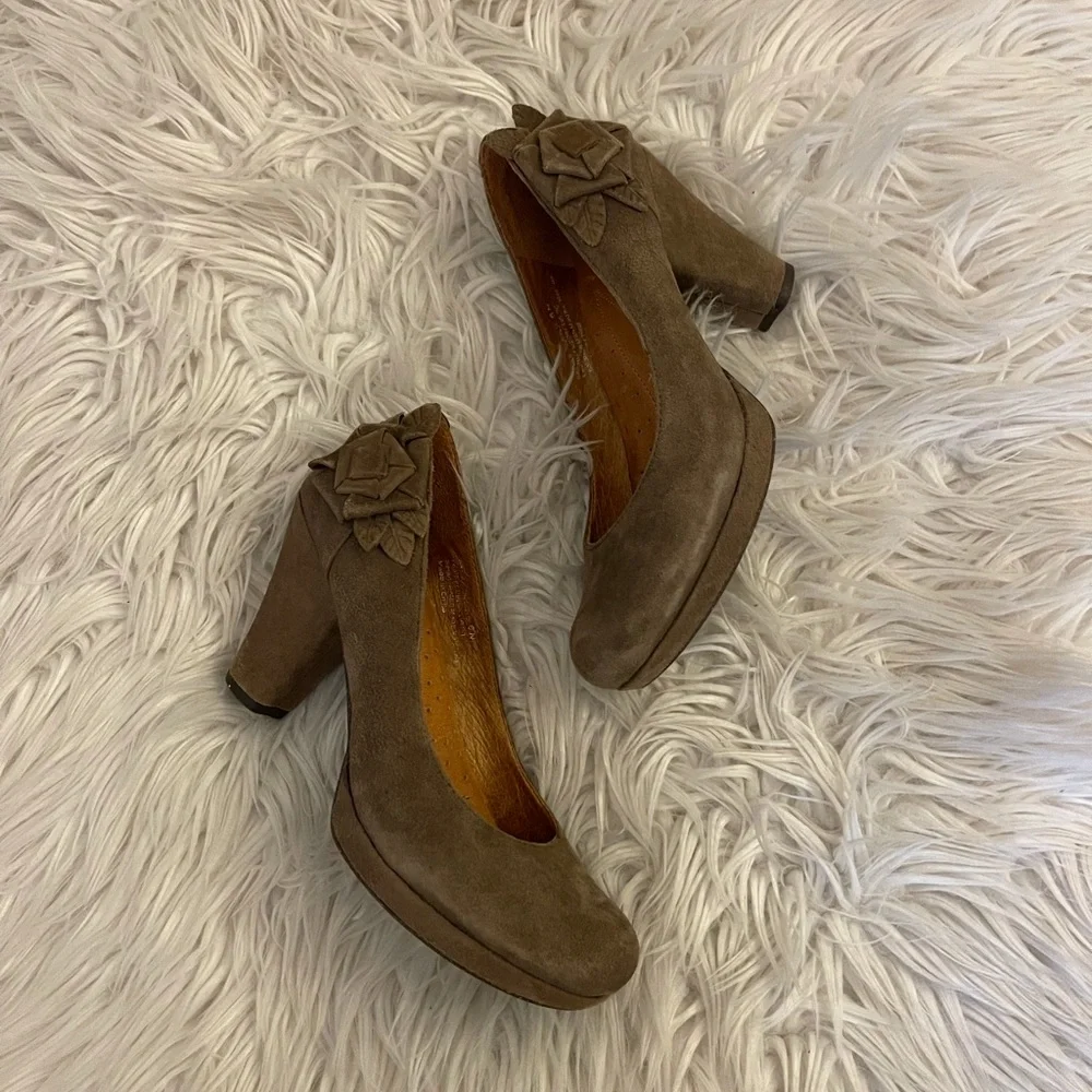 Anthropologie | Taupe suede | Naya Bakula heel - Picture 3 of 15